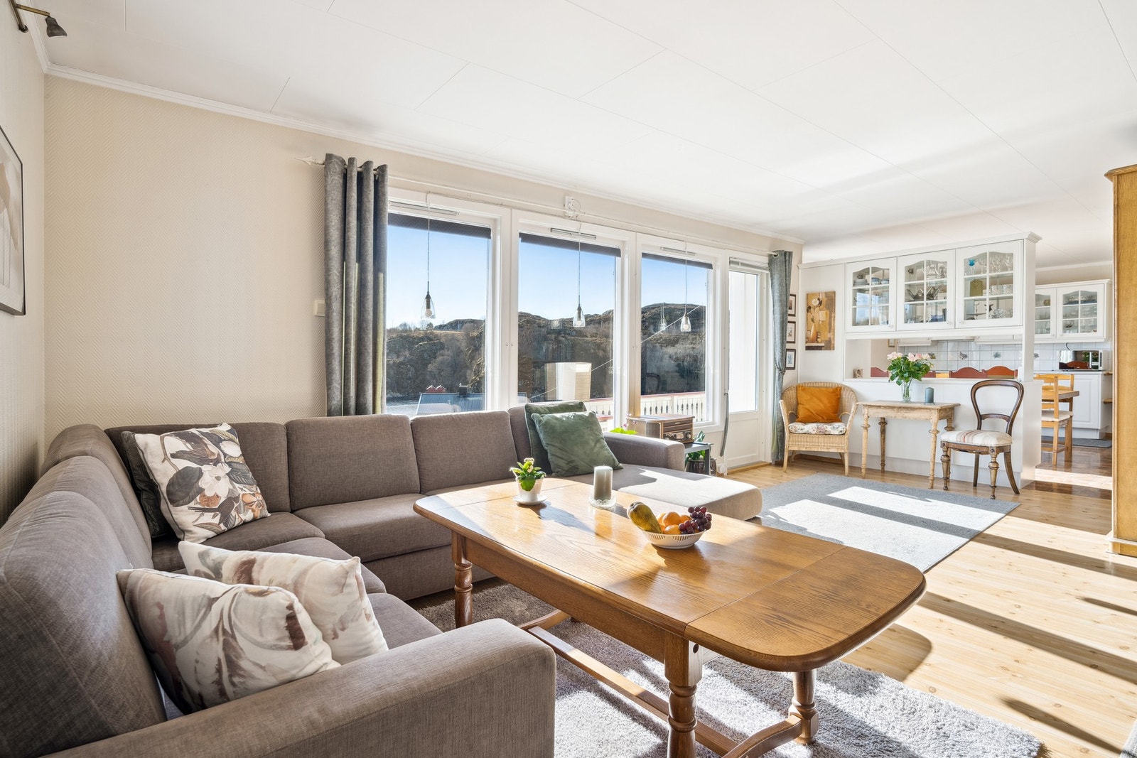 Plass til sofagruppe, TV m.m. Galleribilde