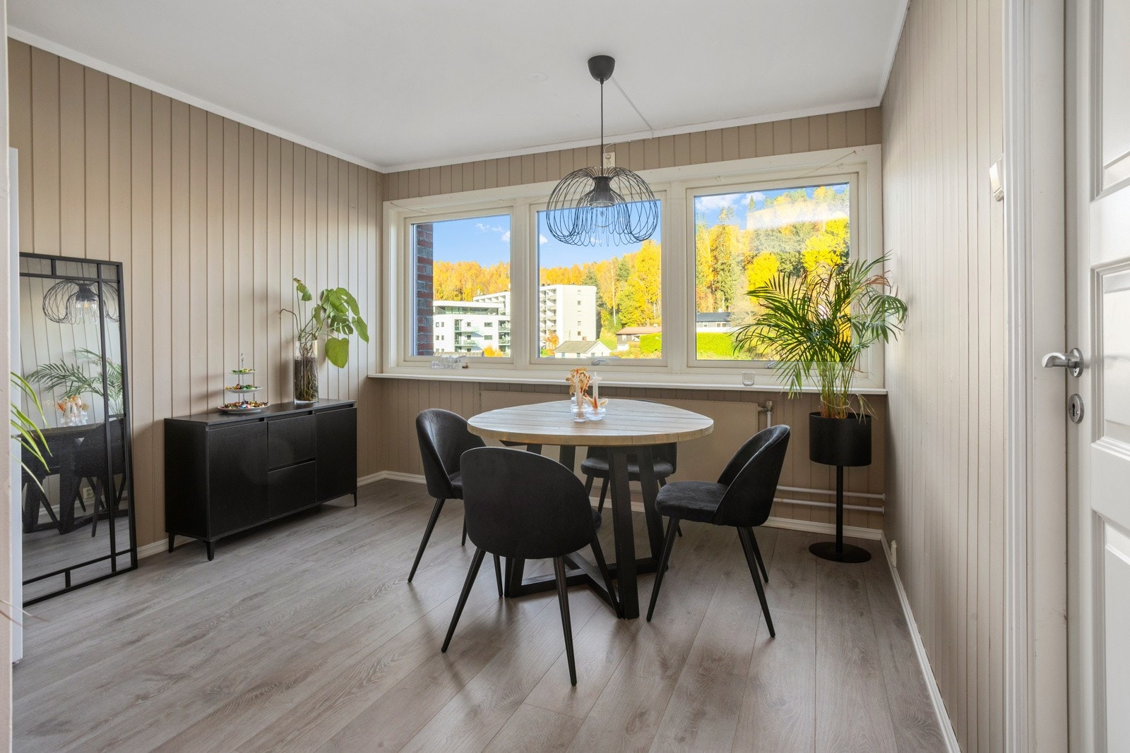 Spiseplass på kjøkken Galleribilde