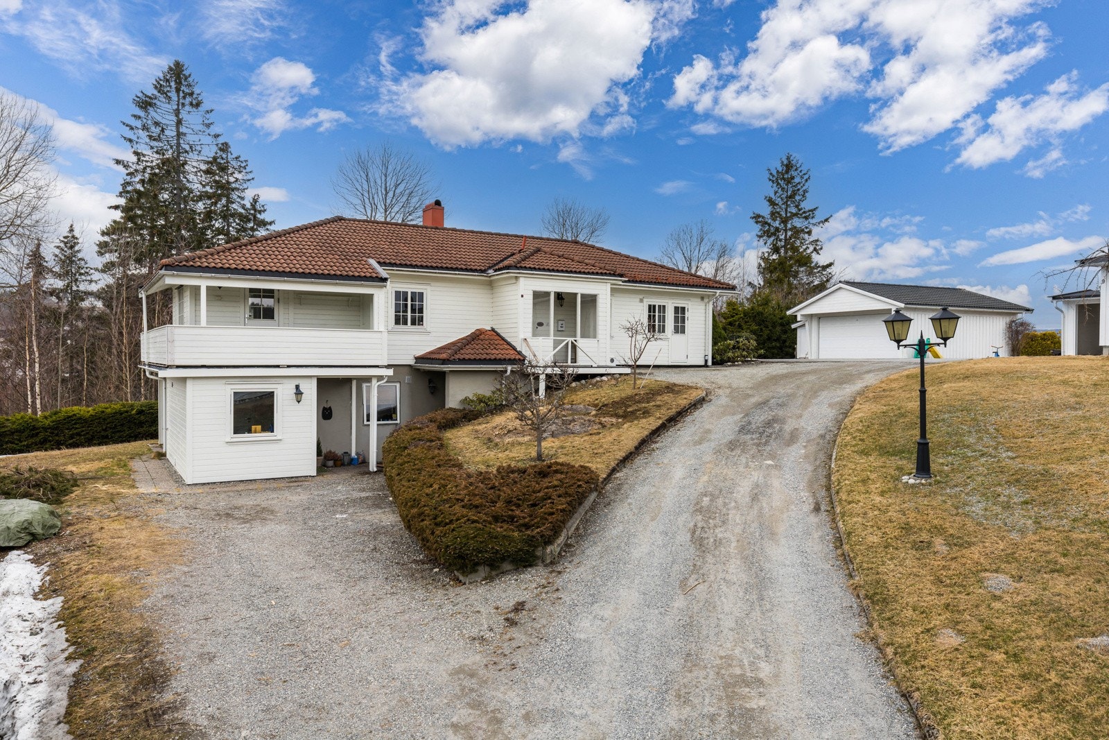 Leilighet med alt på en flate, dobbelgarsje og to hverandaer. Galleribilde