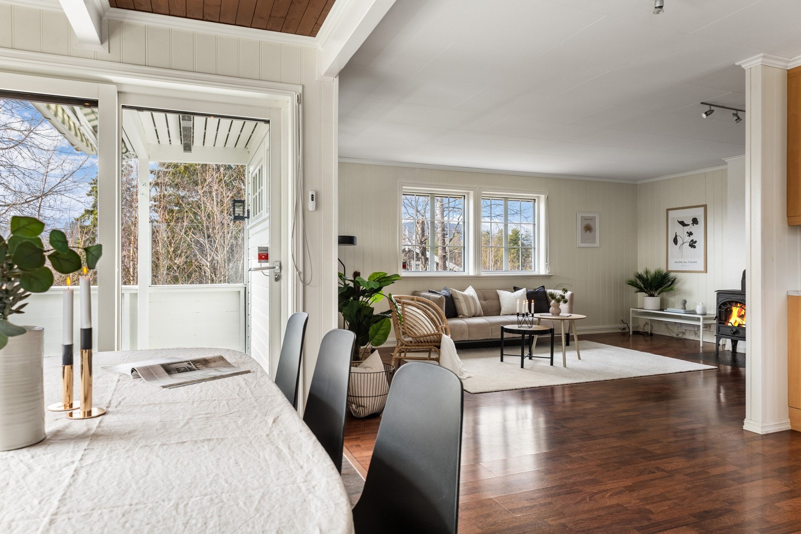 Stuen er lys og romslig. Galleribilde