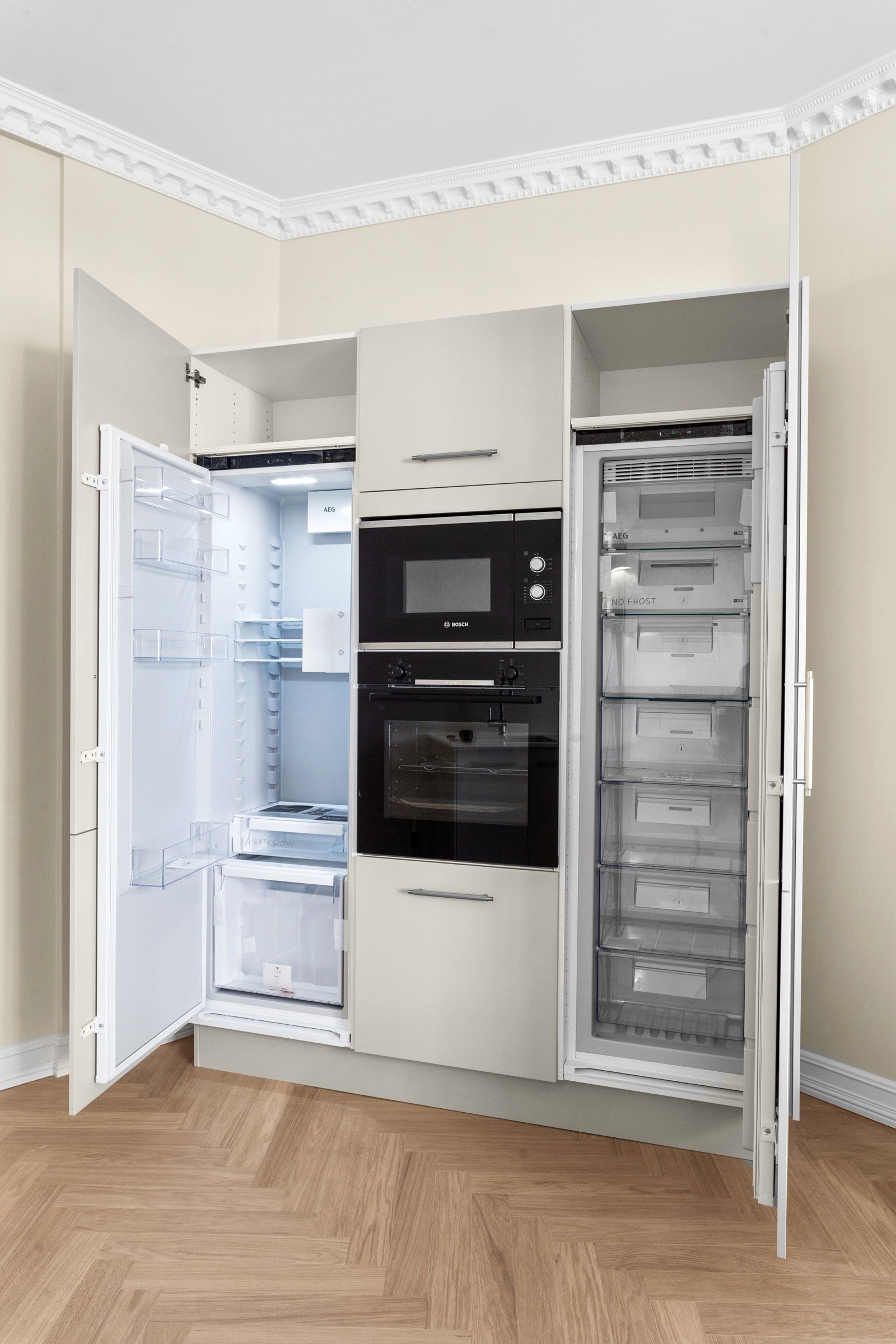 Full size kjøleskap og fryser. Galleribilde