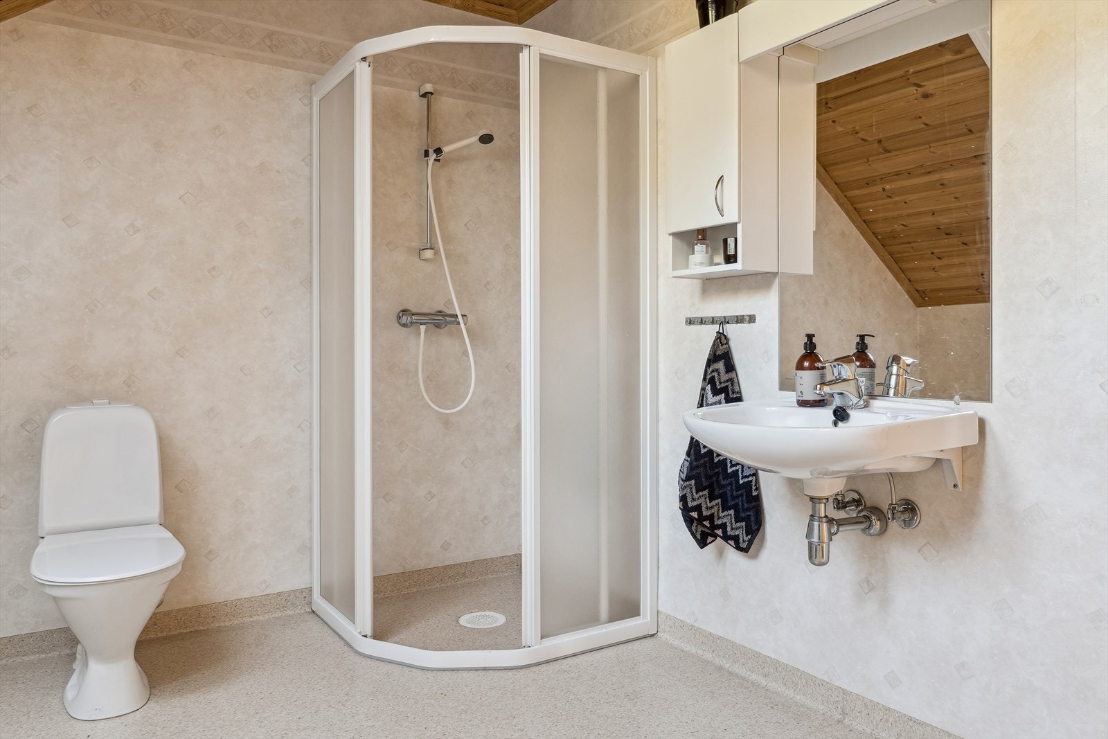 Alle bad og vaskerom har varmekablar i golv. Galleribilde