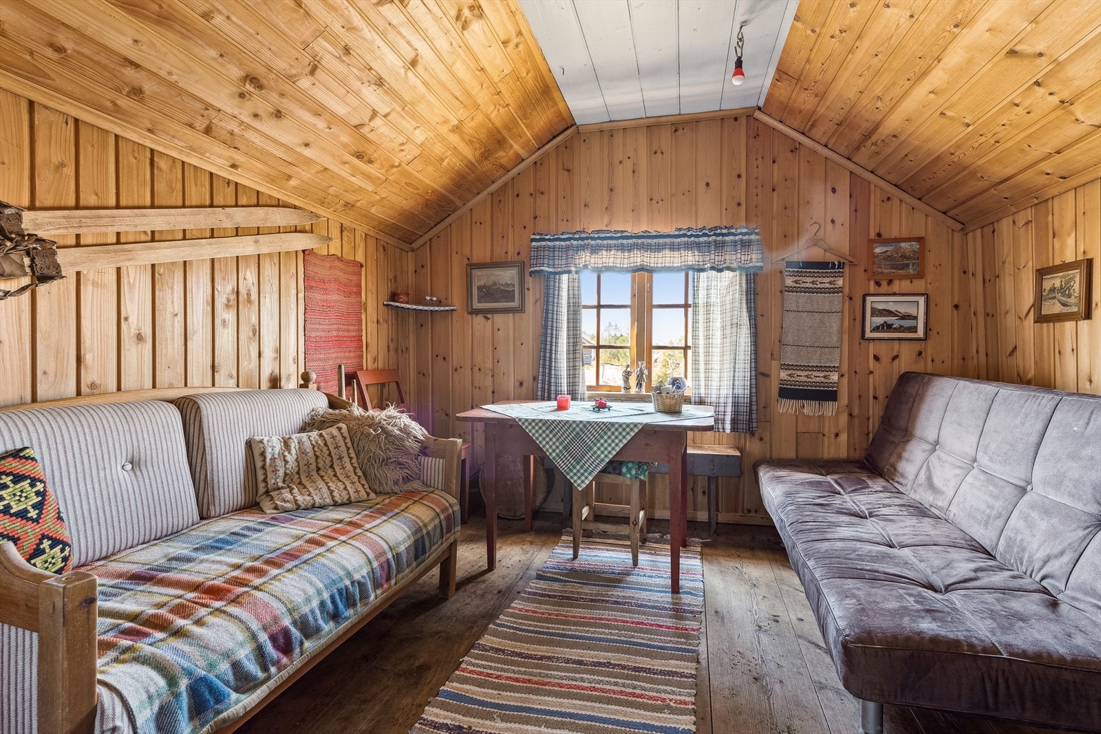 Eit tradisjonelt og triveleg sel, som gjev den gode kjensla av å kunne koble av med ei natt eller to på fjellet. Galleribilde