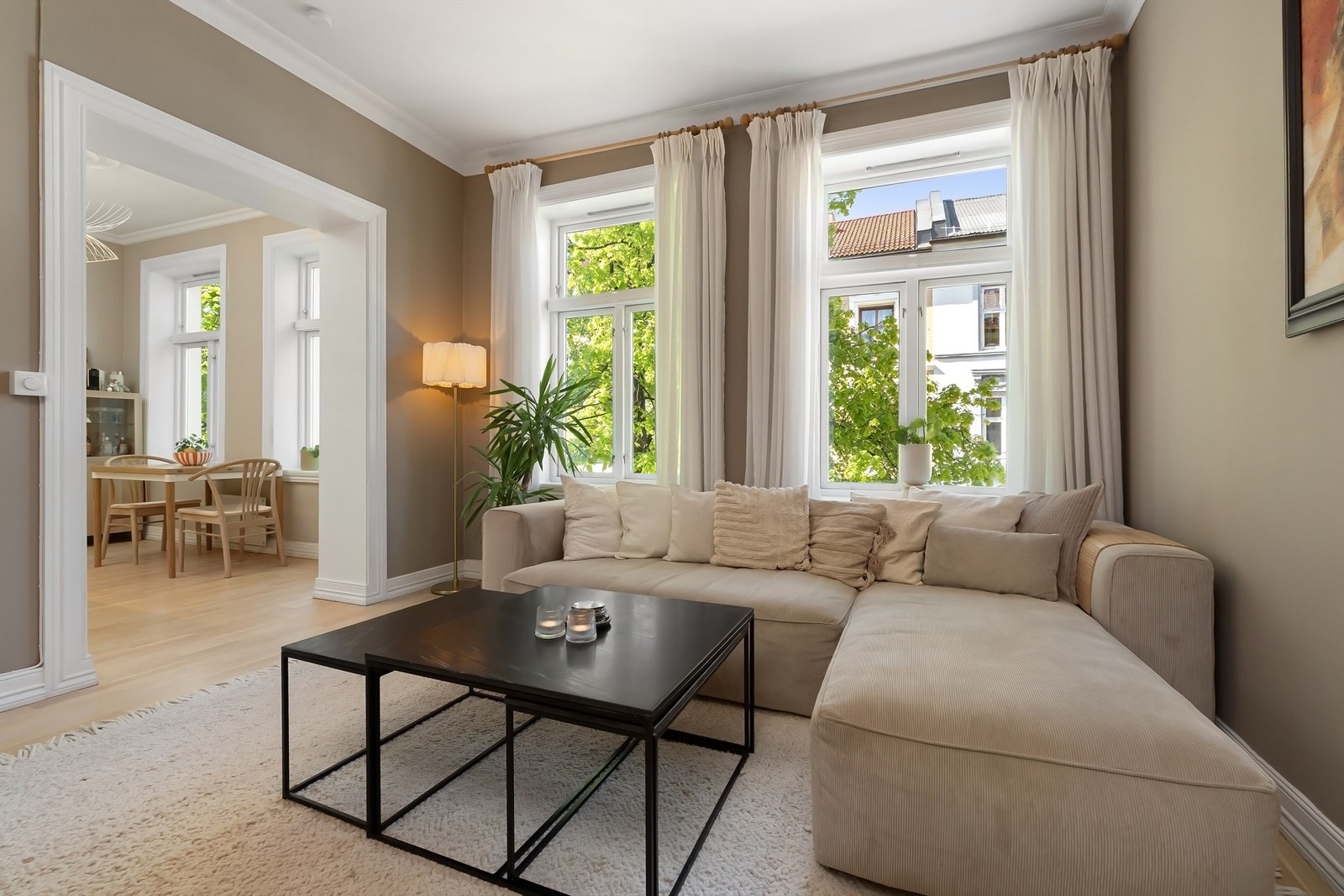 Leiligheten har en populær beliggenhet sentralt på Grünerløkka, et område er proppfullt av koselige spiseplasser, flotte parker, antikvitetsbutikker, barer og kafeer Galleribilde