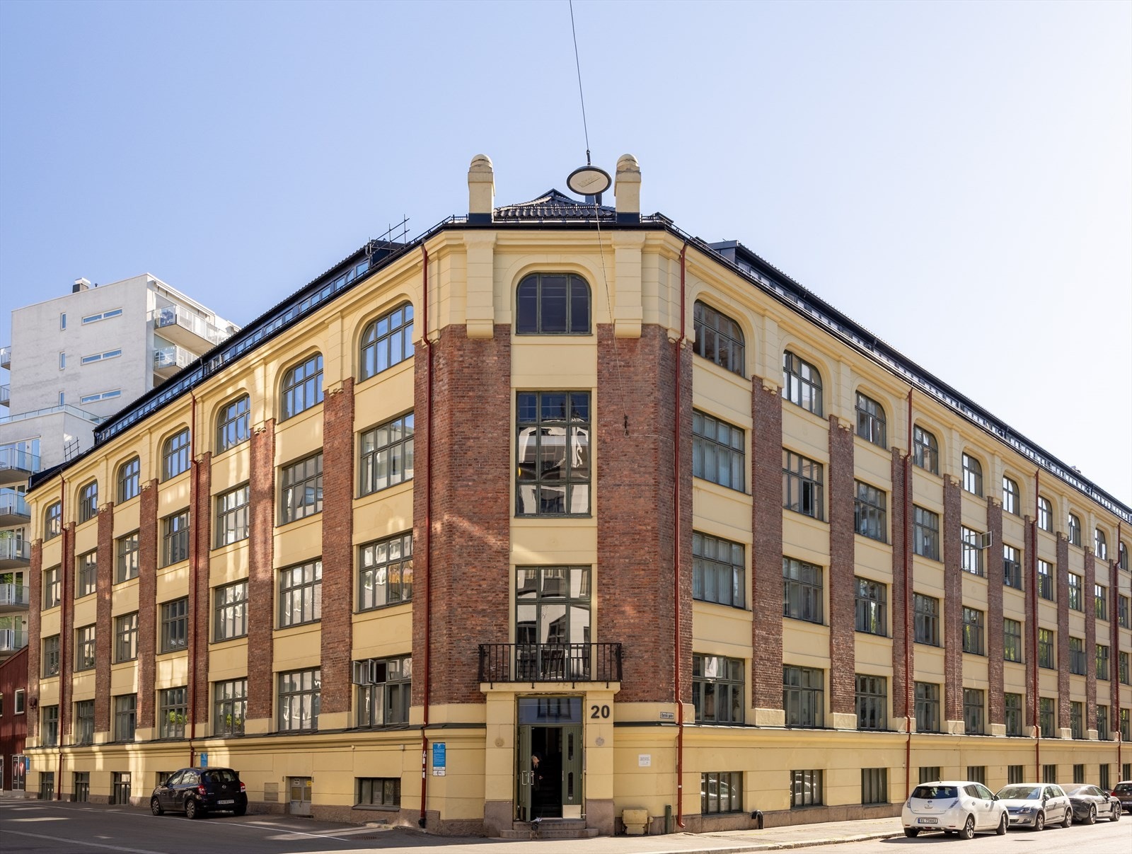 Fasade fra krysset Hauchs gate / Darres gate. Opprinnelig gammel hattefabrikk fra 1800-tallet Galleribilde