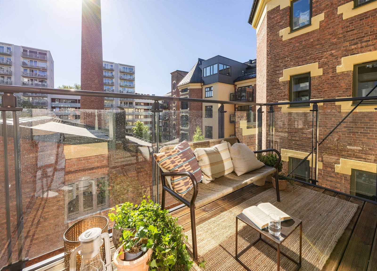 Østvendt balkong med morgen- og formiddagssol Galleribilde