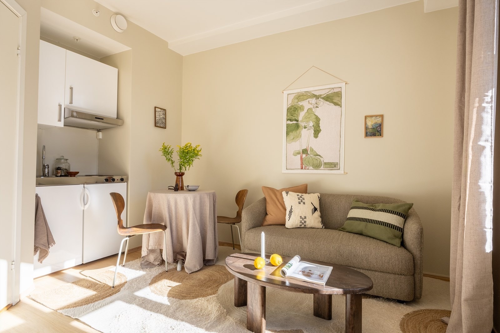 Hybelen er tidligere utleid for kr. 11 000,- pr. mnd. (skattefri inntekt) Galleribilde