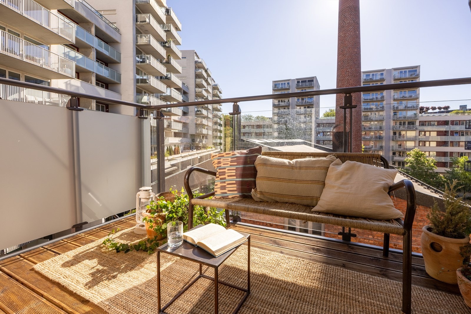 Østvendt balkong med morgen- og formiddagssol Galleribilde