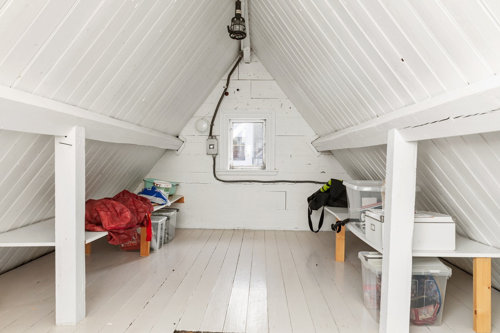 Stort uinnredet loft med mye potensial. Galleribilde