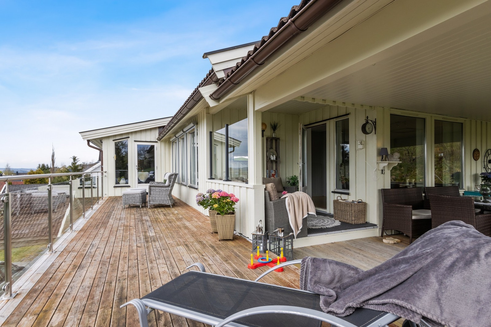 Balkong på fremsiden av huset. Galleribilde