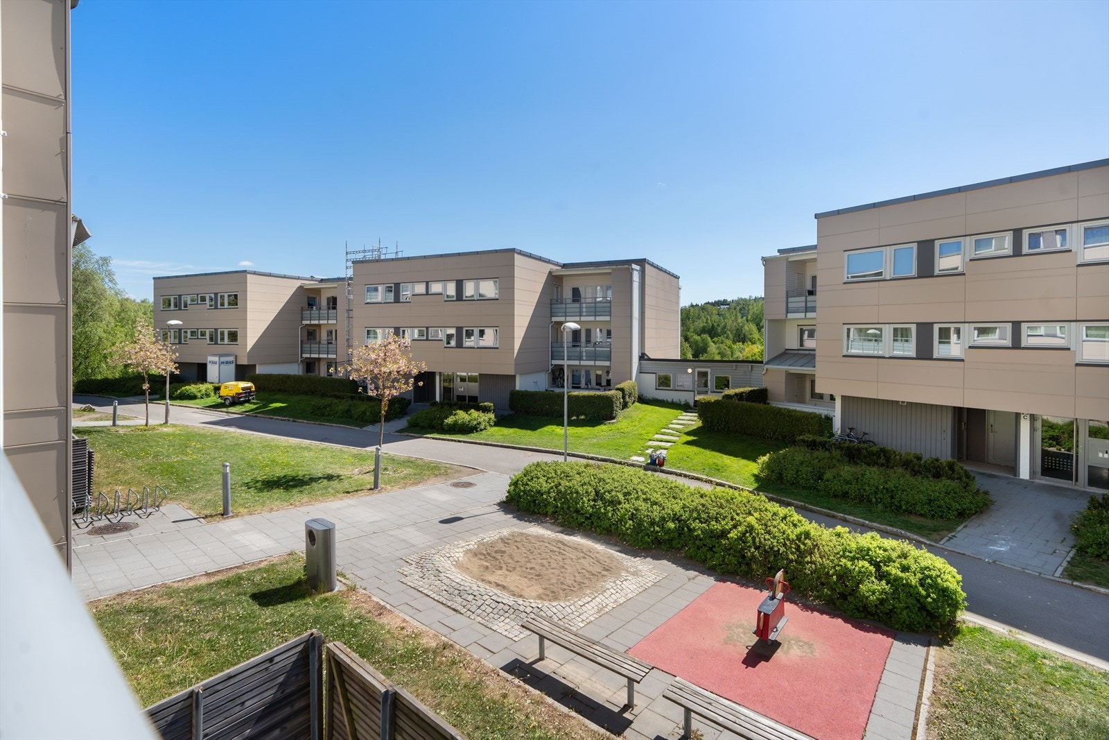 Det er fint utsyn mot de opparbeidede fellesarealene. Galleribilde