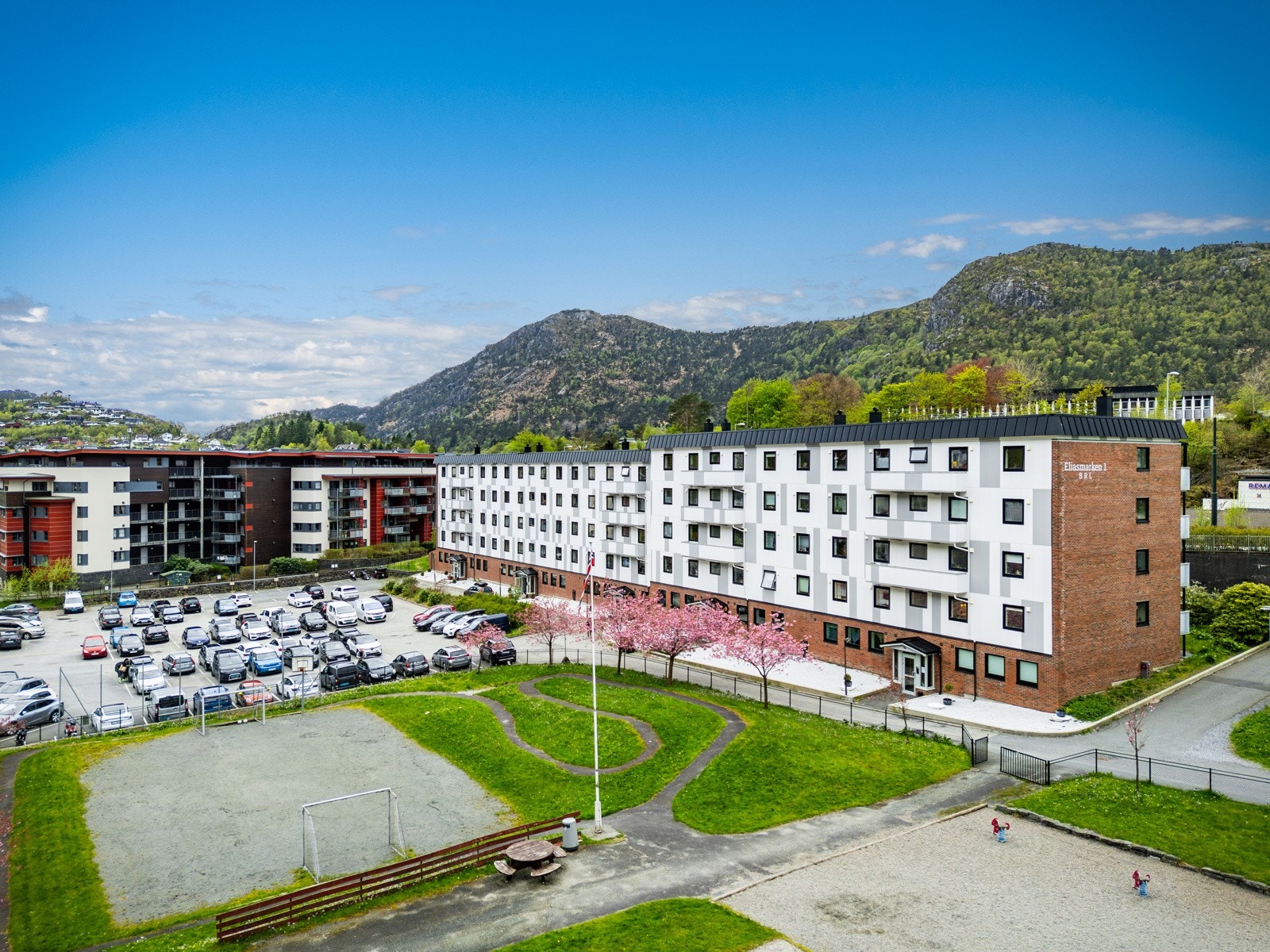 Fasaden fikk i 2022 en oppgradering med nye vinduer og altandører, samt altaner. Galleribilde