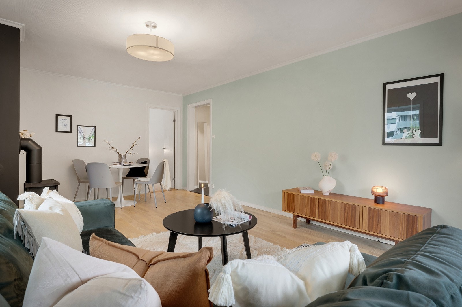 Her er det god plass til å innrede med både sitte- og spisegruppe. Galleribilde