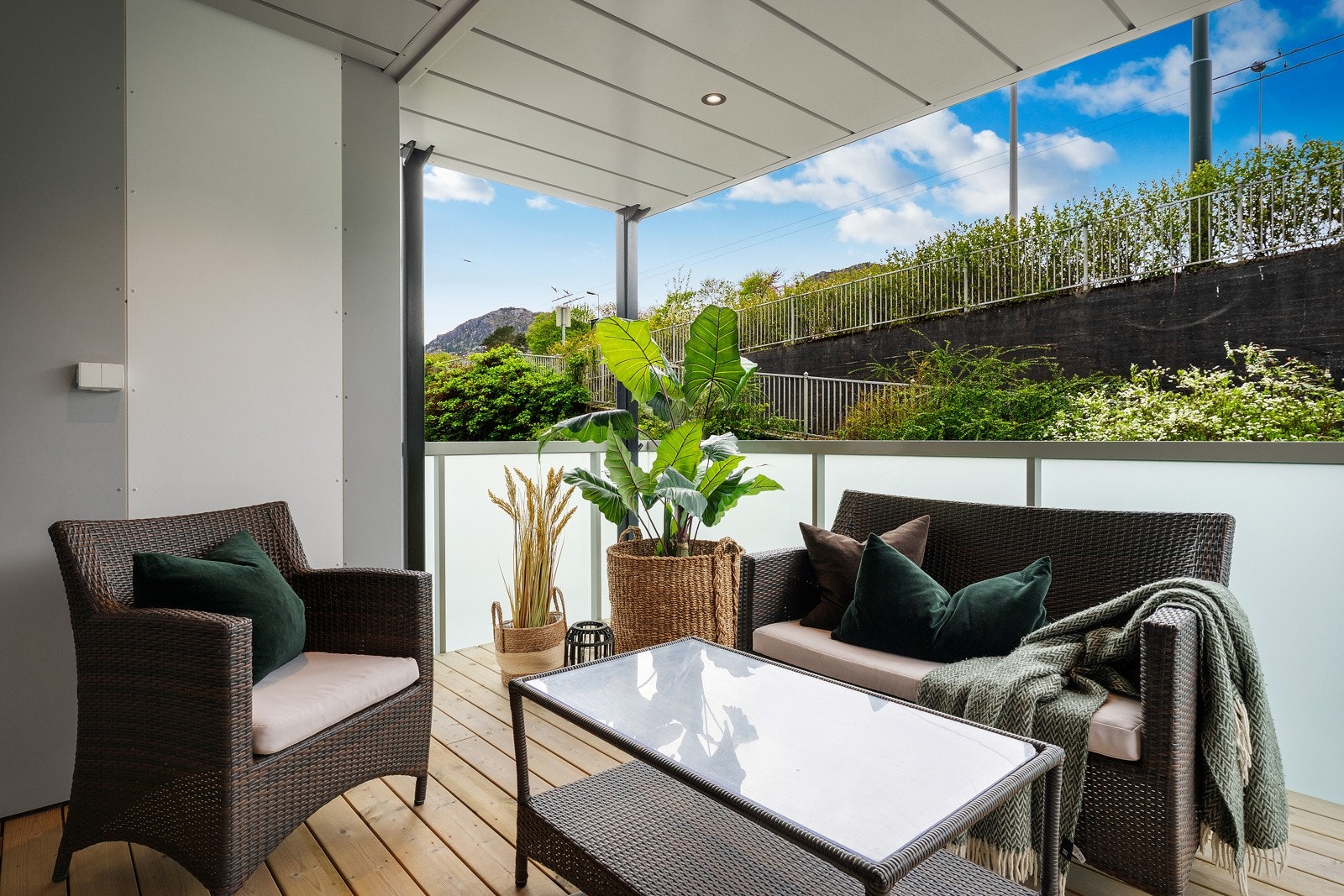 Overbygget altan på 12 kvm uten sjenerende innsyn! Galleribilde