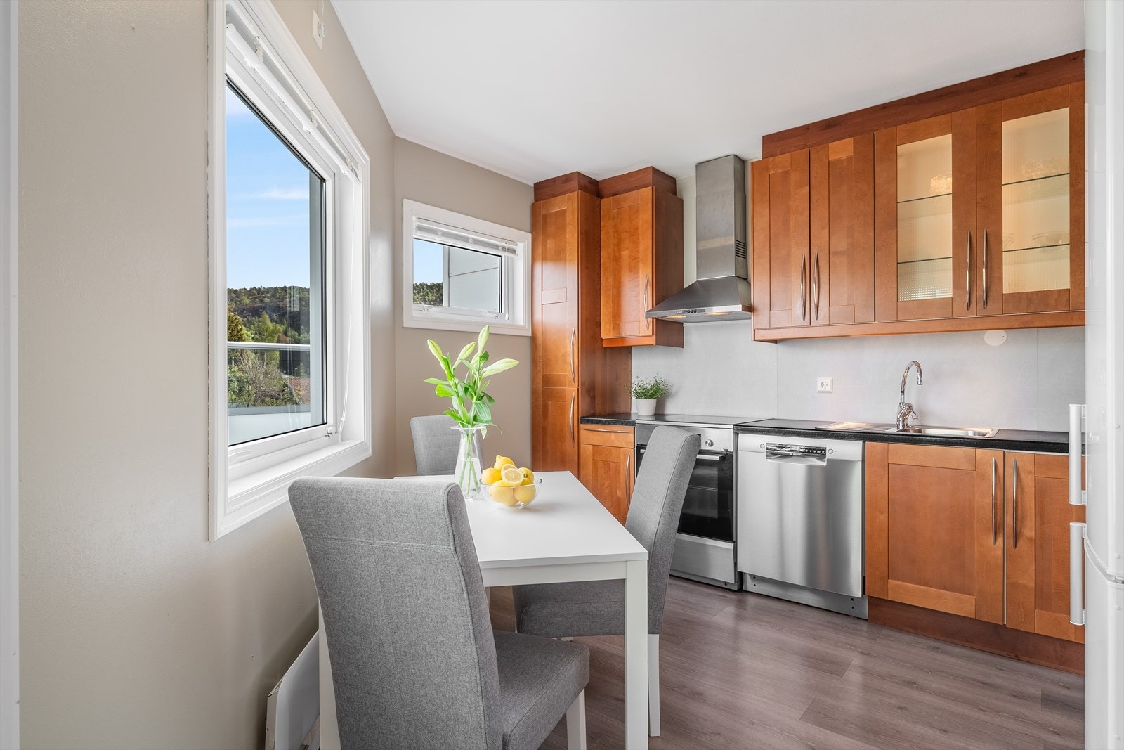 - Stue/kjøkken strekker seg utover et areal på 26,4m² - Galleribilde