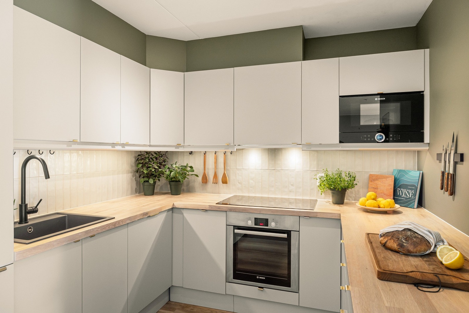 I 2020 ble det montert ny vask og blandebatteri. Det ble også lagt håndlagde italienske fliser på vegg. Galleribilde