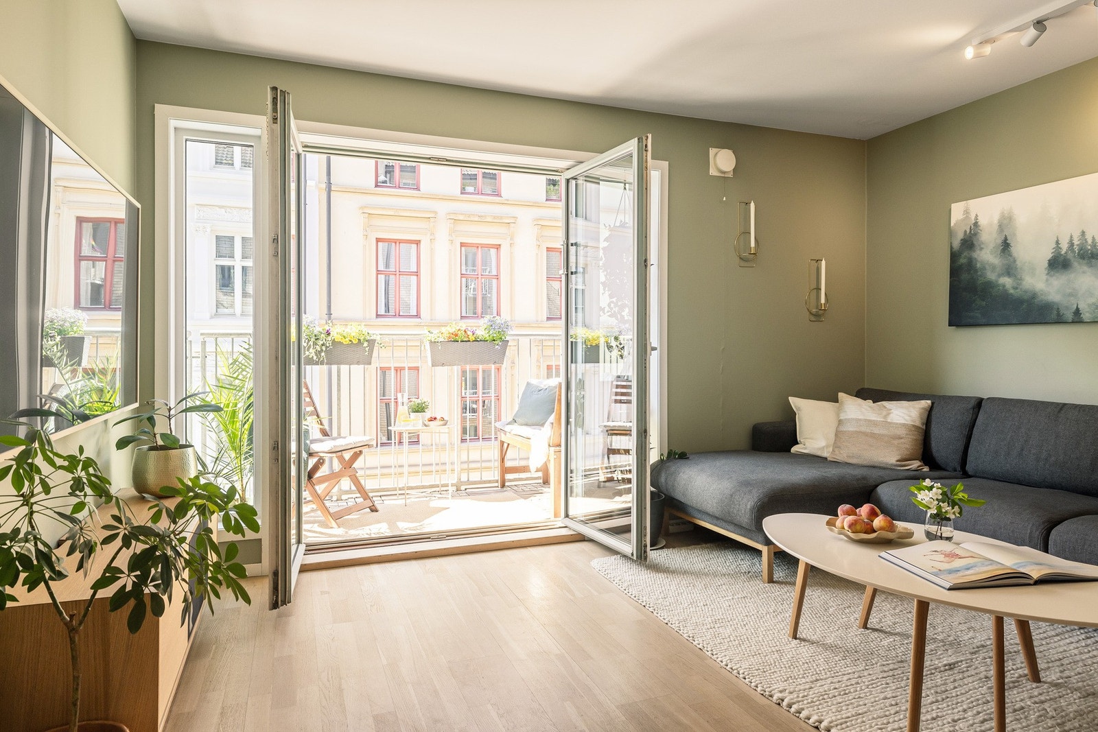 Balkongen ble oppført i 2016, og vender mot vest/nordvest. Galleribilde