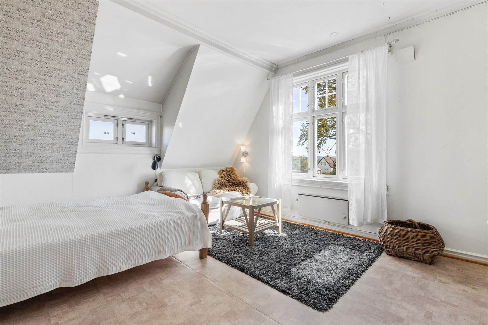 Tre soverom som alle framstår lyse og med fine vindusflater. Galleribilde