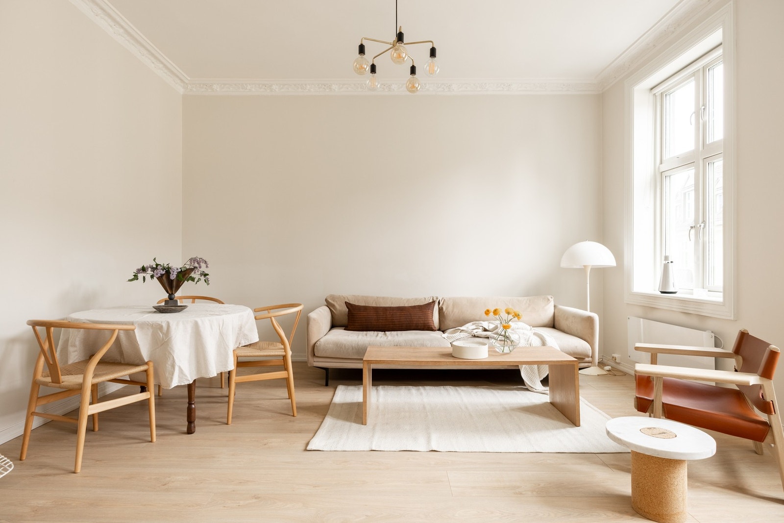 Lekker og klassisk 3-roms bygårdsleilighet med solrik balkong vendt mot bakgård. Galleribilde