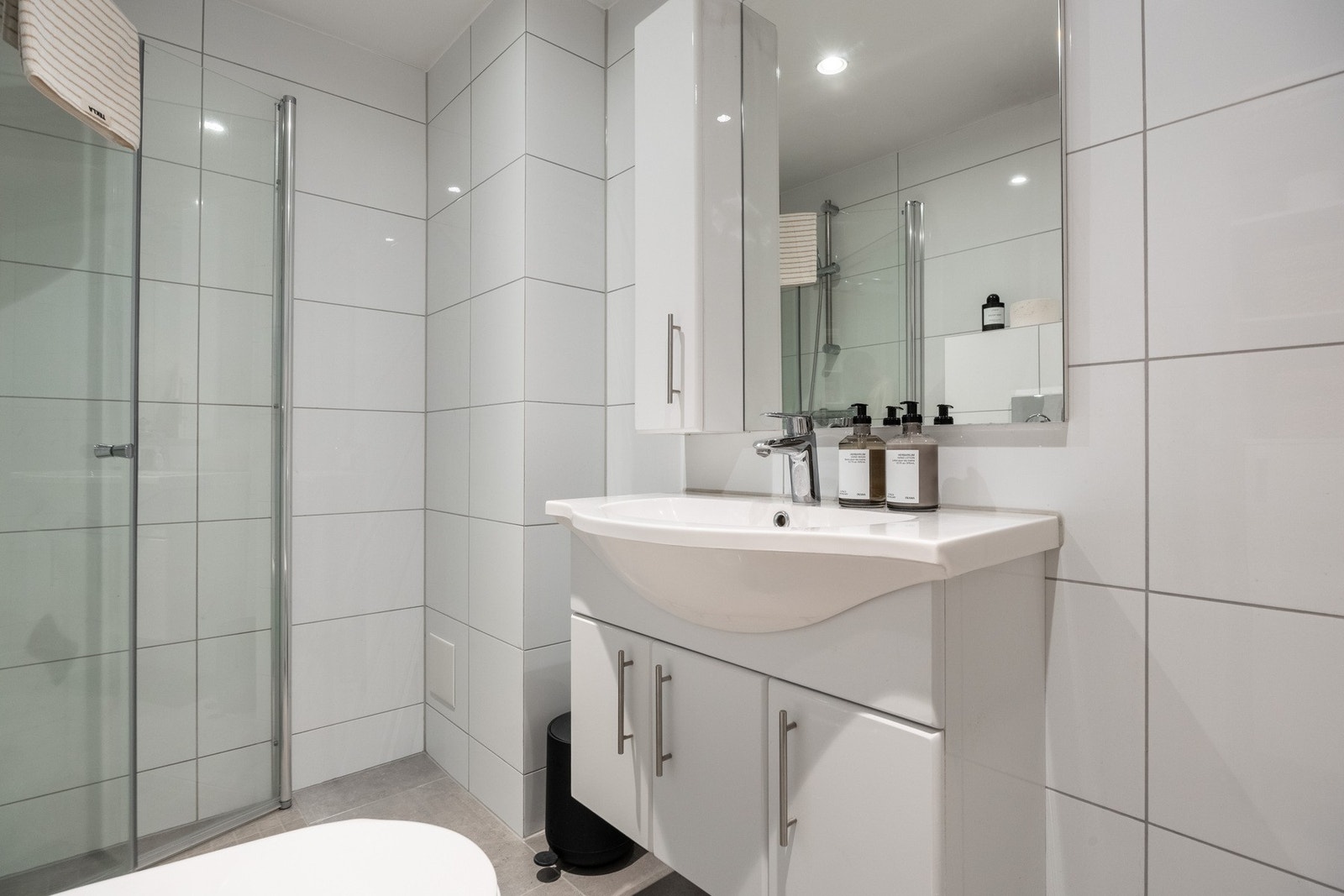 Mekanisk avtrekk i himling og opplegg for vaskemaskin. Galleribilde