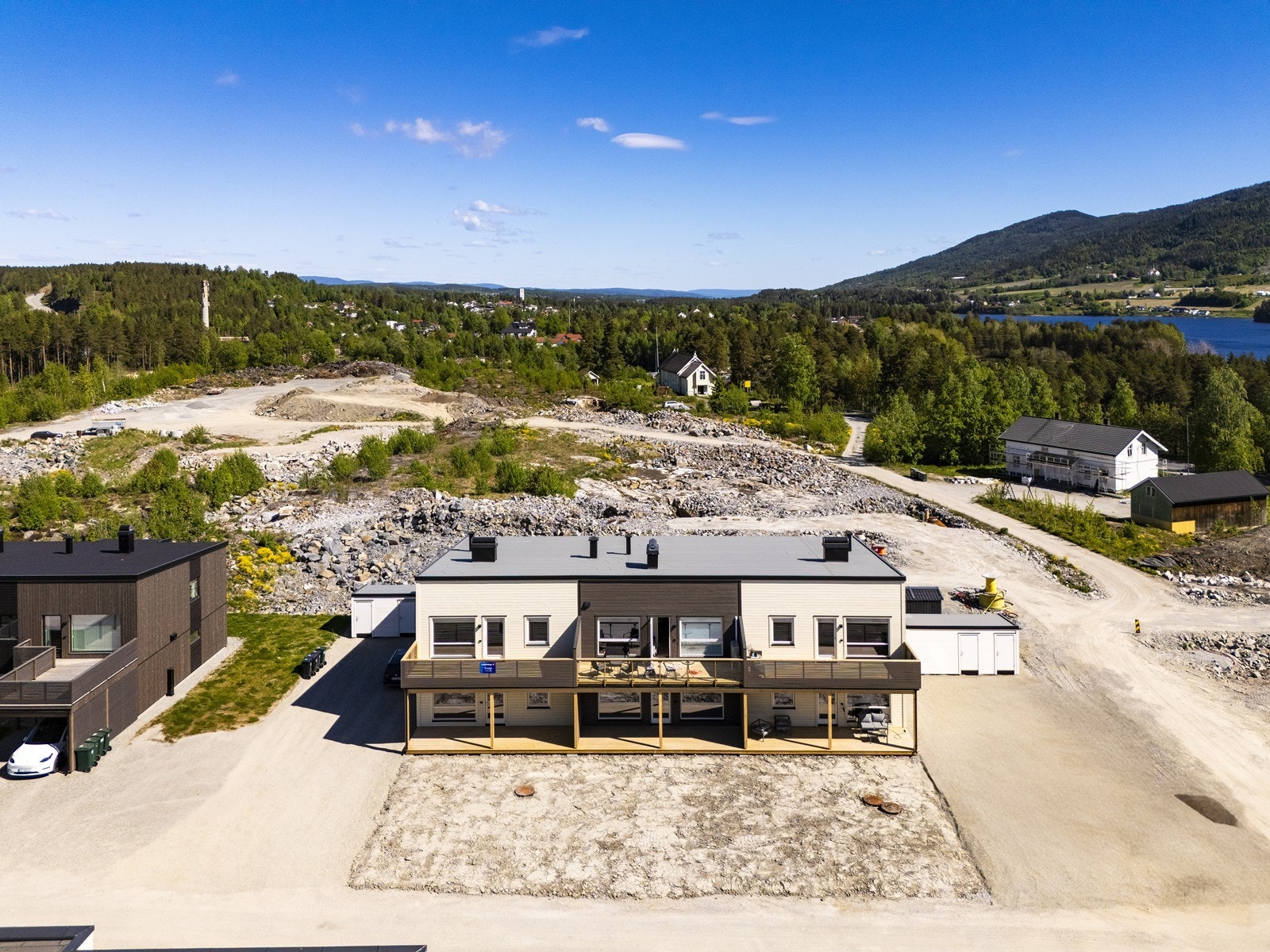 Leiligheten har lang solgang med sol fra morgen til kveld. Galleribilde