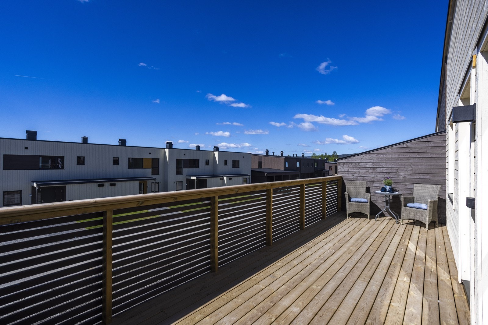 Terrassen er av god størrelse med gode møbleringsmuligheter. Galleribilde