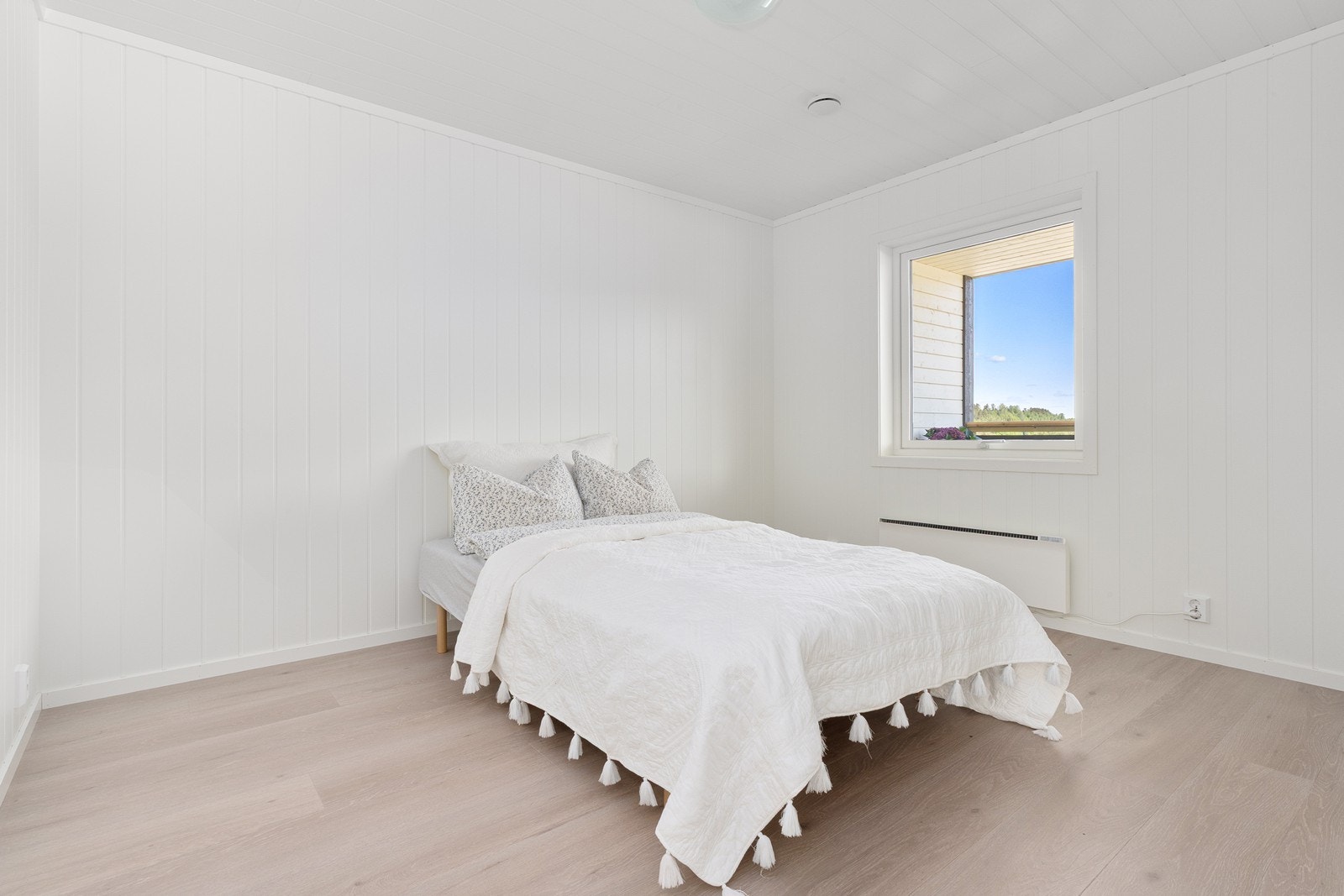 Hovedsoverom med god plass til dobbeltseng. Galleribilde