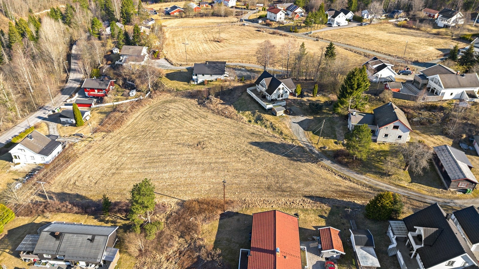 Stor tomt med mange muligheter for utvikling. Galleribilde