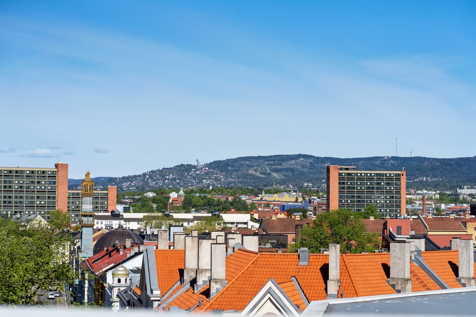 Stor takterrasse for beboerne med flott utsikt mot Oslofjorden og byen. Galleribilde
