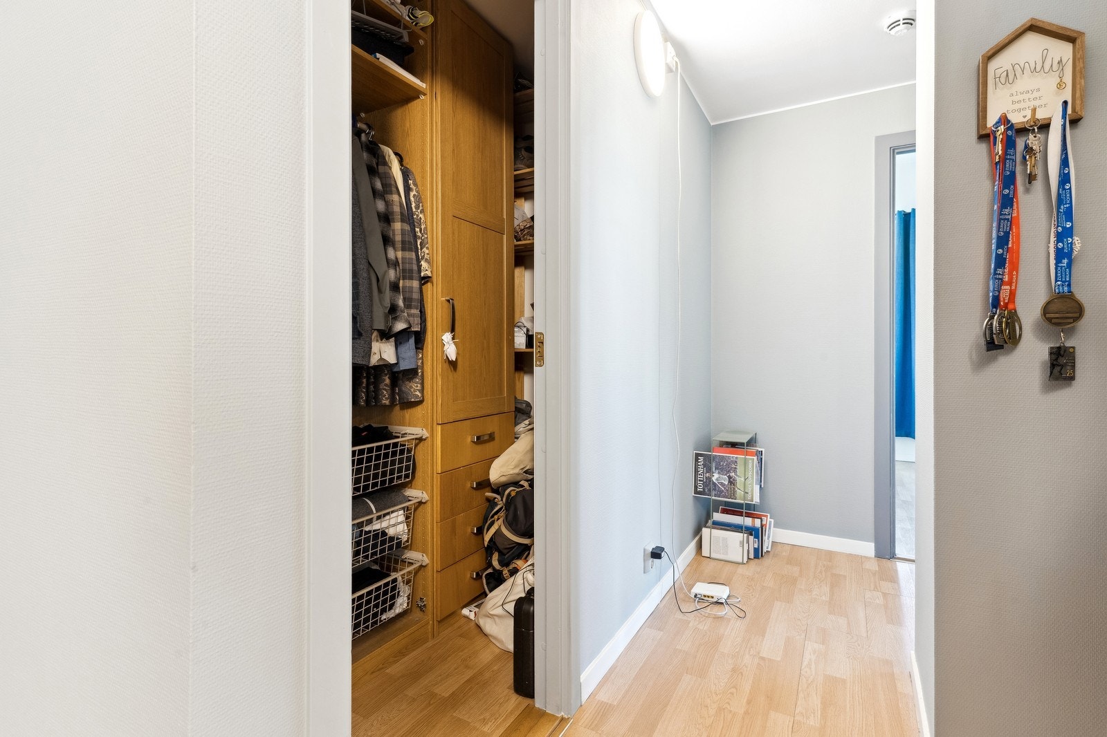 Smart oppbevaringsrom rett fra entréen – gir ekstra lagringsplass. Galleribilde