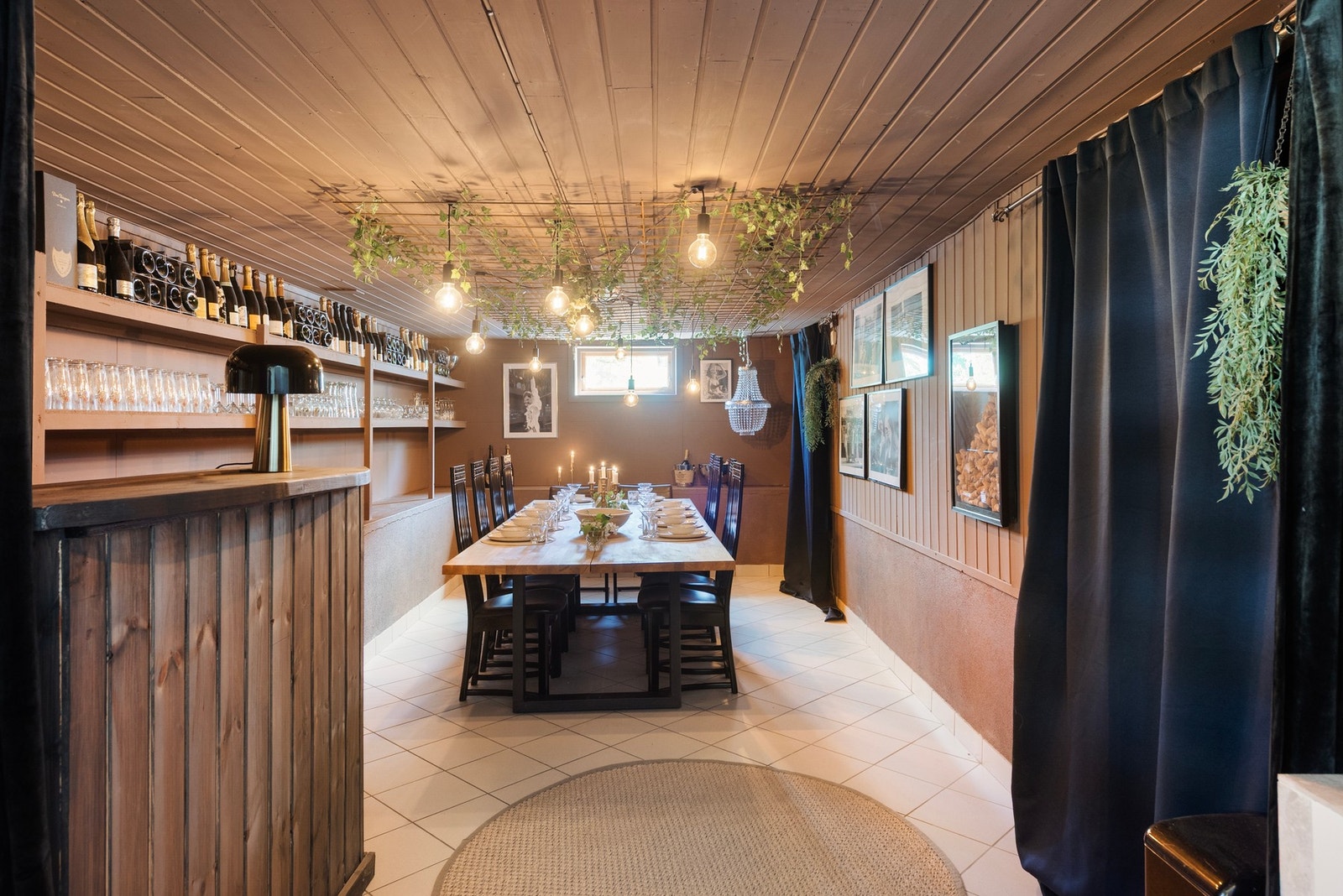 Det er innredet en vinstue Galleribilde