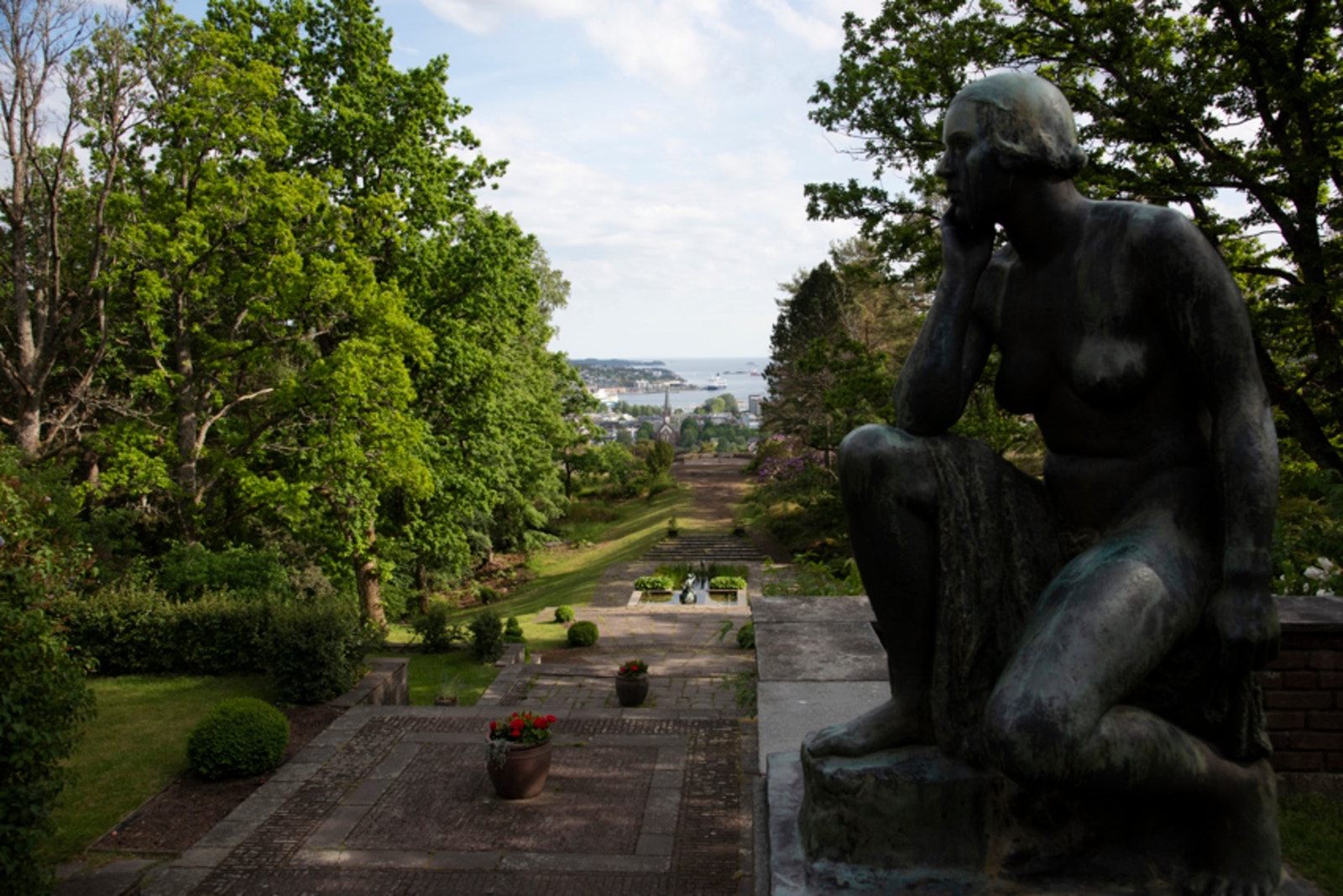 På Midtåsen har du et fint turområde og en flott utsikt over byen Galleribilde