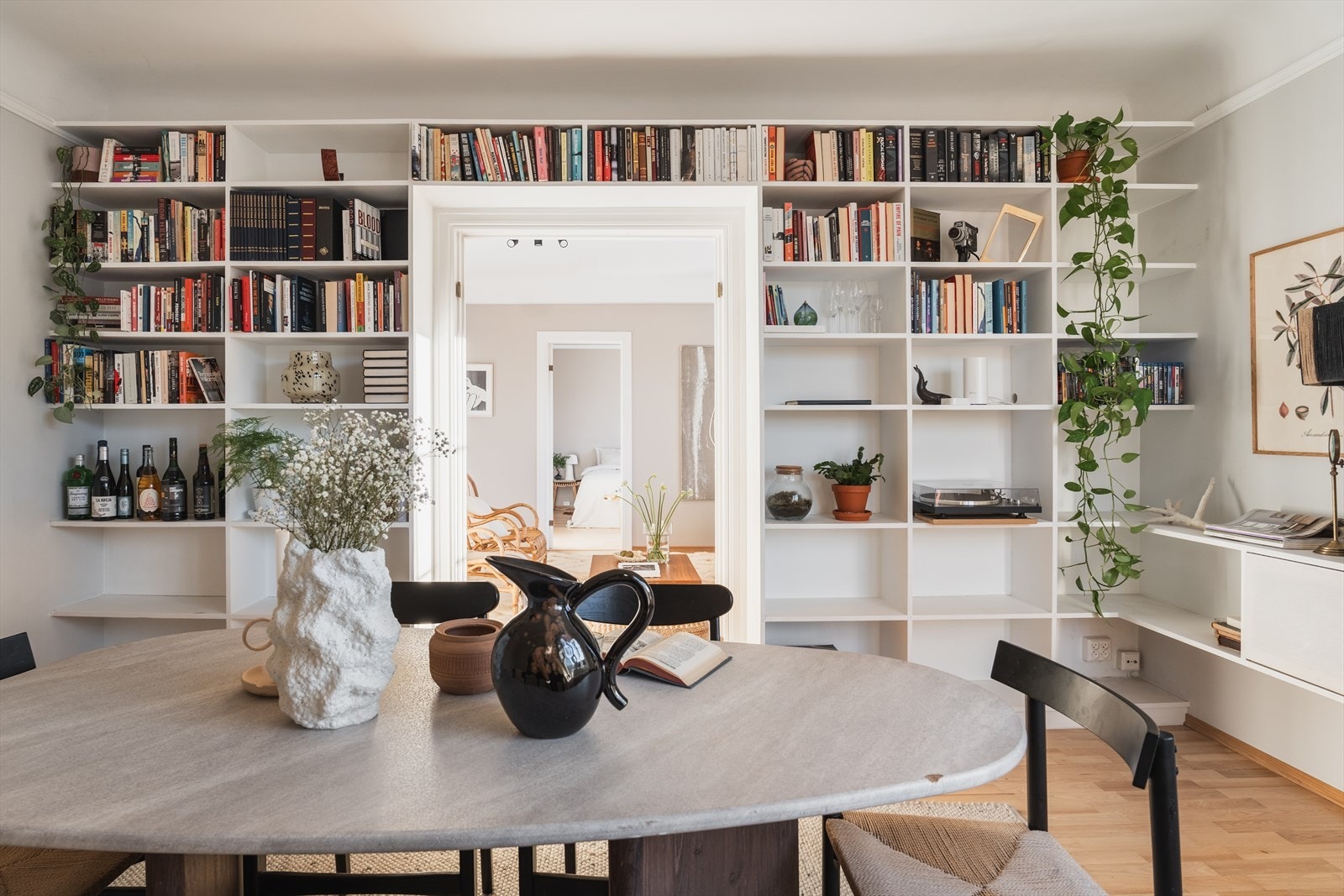 Fine plassbygde bokhyller Galleribilde