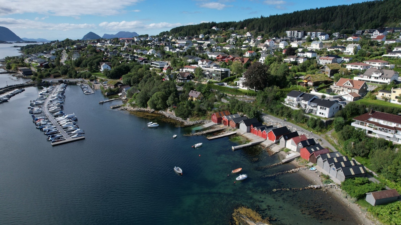 Partners Eiendomsmegling Storfjord v/Vegard Lianes har gleden av å presentere dette naustet i Hatlevika. Galleribilde