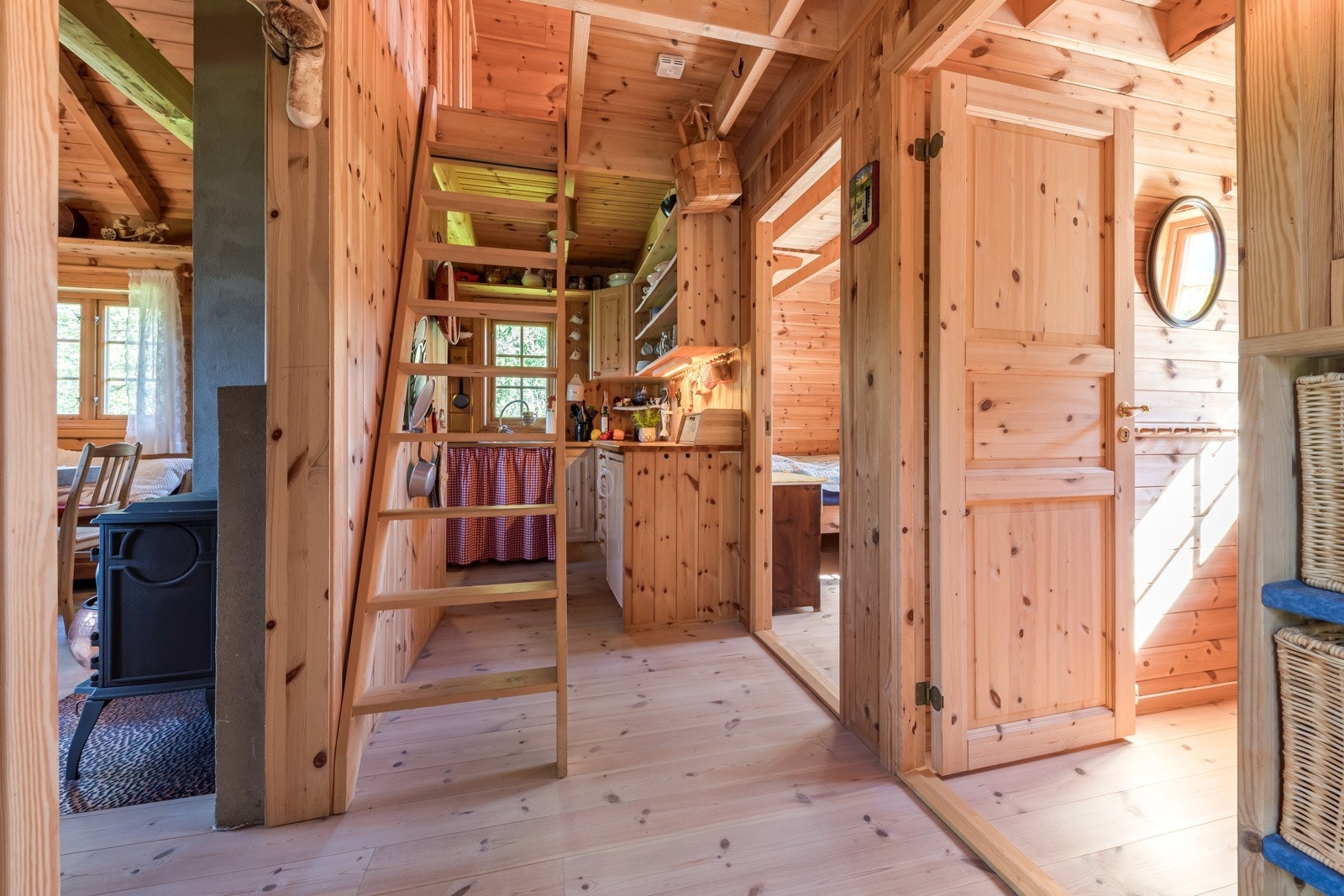 Entré/gang med tilkomst til stove, soverom og hems Galleribilde