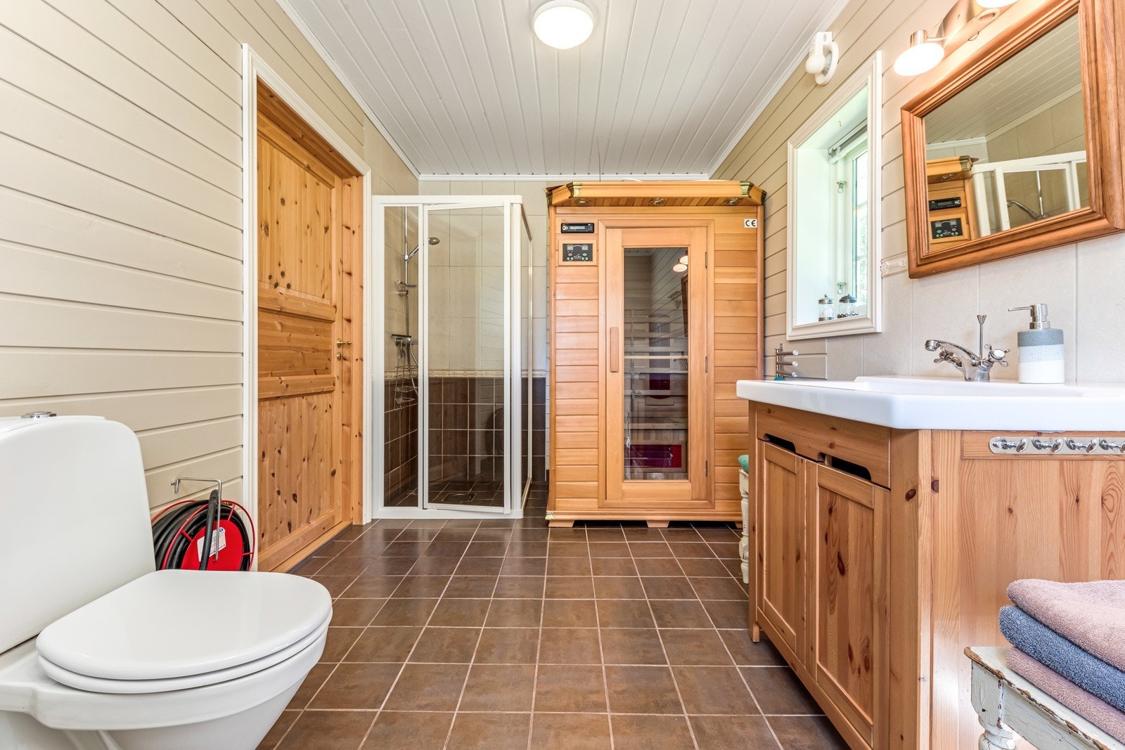 Badet i nyestova er også godt utstyrt med moderne goder Galleribilde