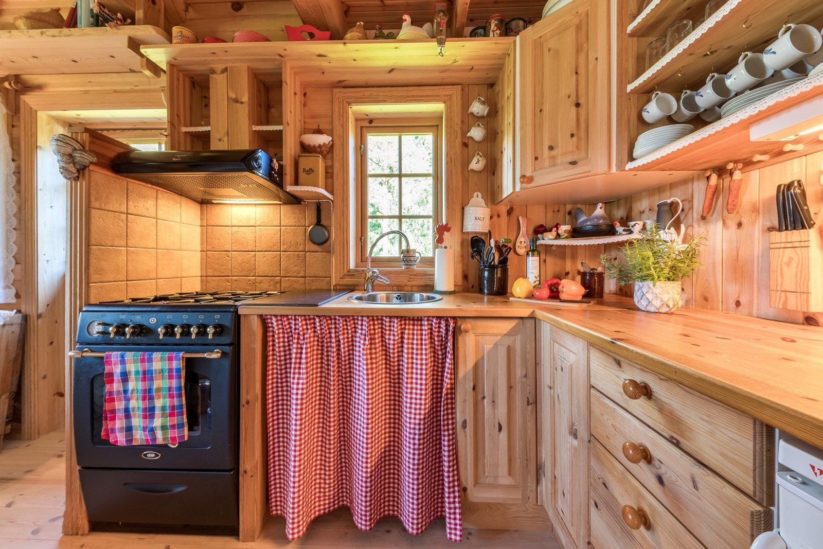 Omnen er bytt til elektrisk omn i riktig høgde i høve ventilator Galleribilde