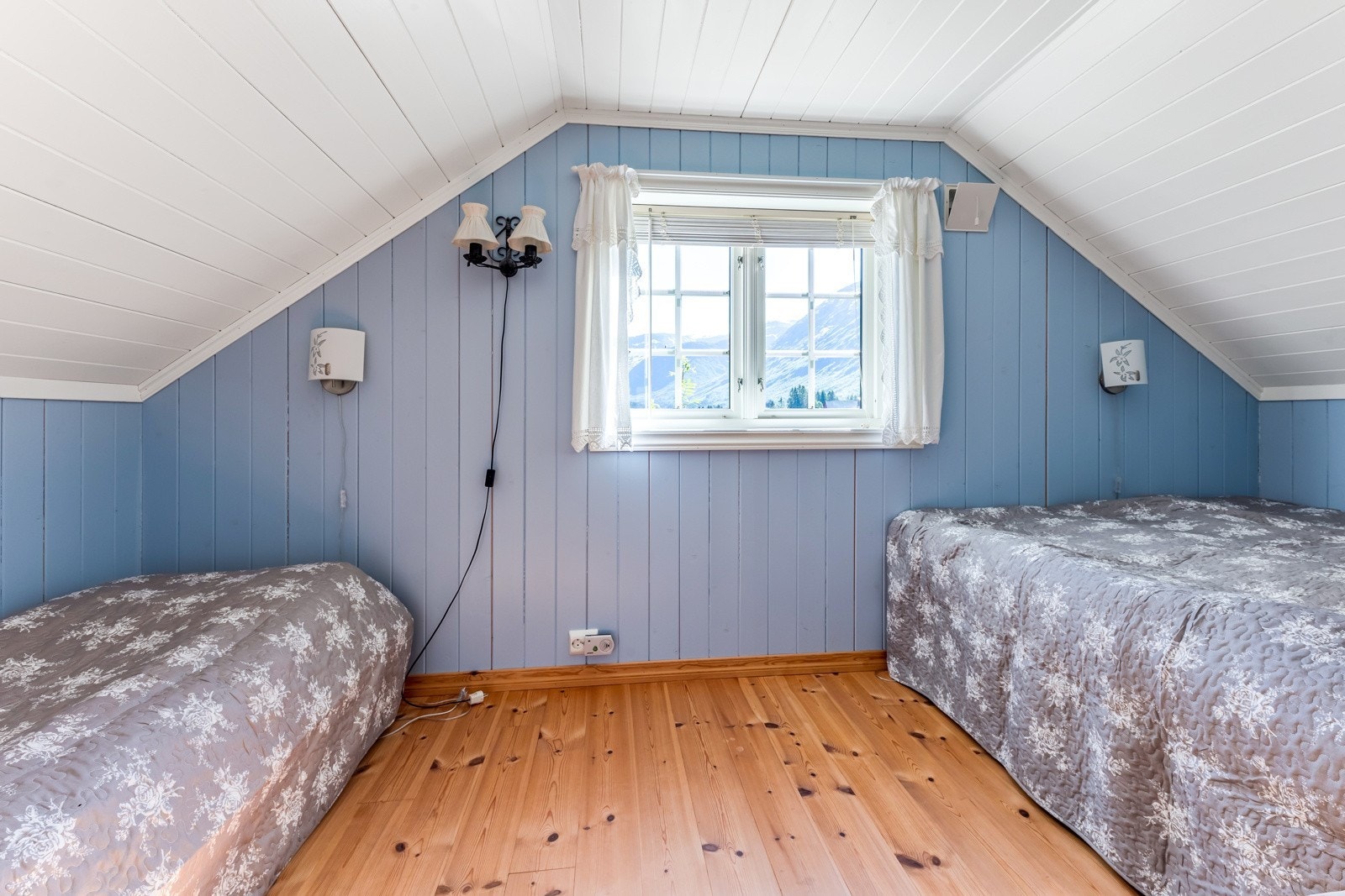 Soverom 1 av 2 mot aust Galleribilde