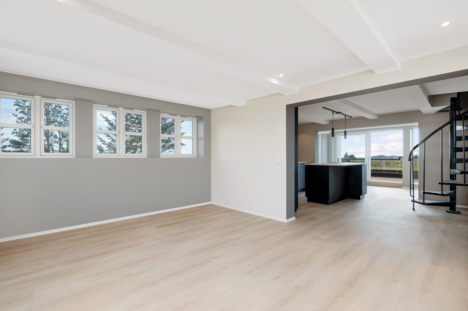 Alle rommene har rikelig med lysinnslipp Galleribilde