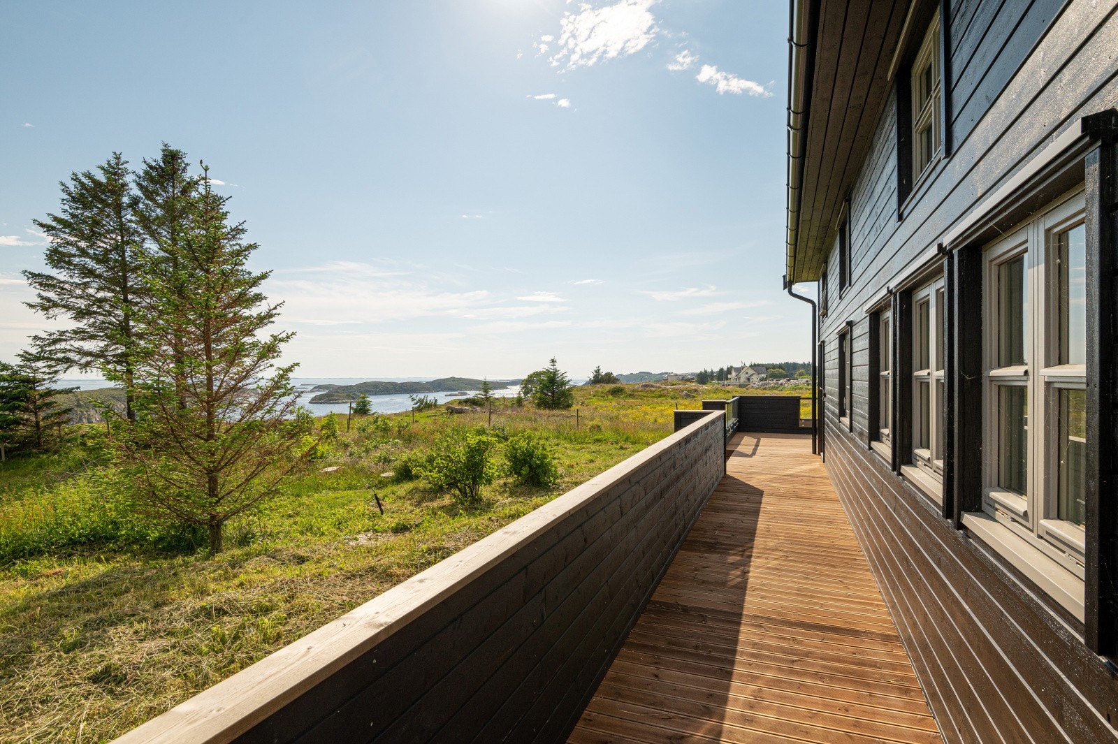 Slapp av etter en lang dag med fiske og bading på sjøen Galleribilde