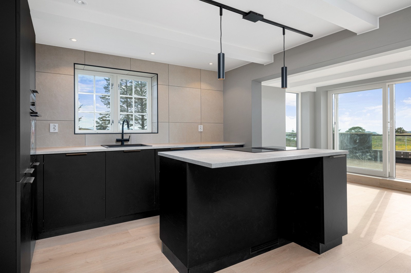 Her er det god plass for å lage mat til familie og venner Galleribilde