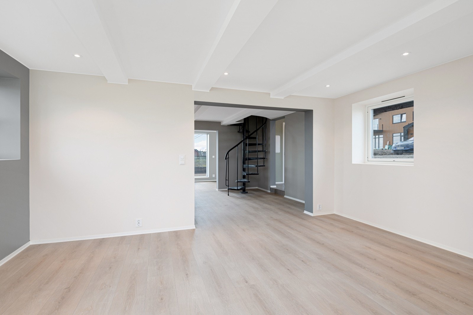 Det er åpent fra yttervegg til yttervegg Galleribilde