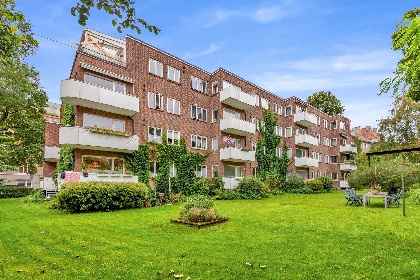 Sameiet Hertzbergsgate 7 består av 28 seksjoner. Et stabilt sameie hovedsakelig bestående av 3-roms leiligheter. Galleribilde