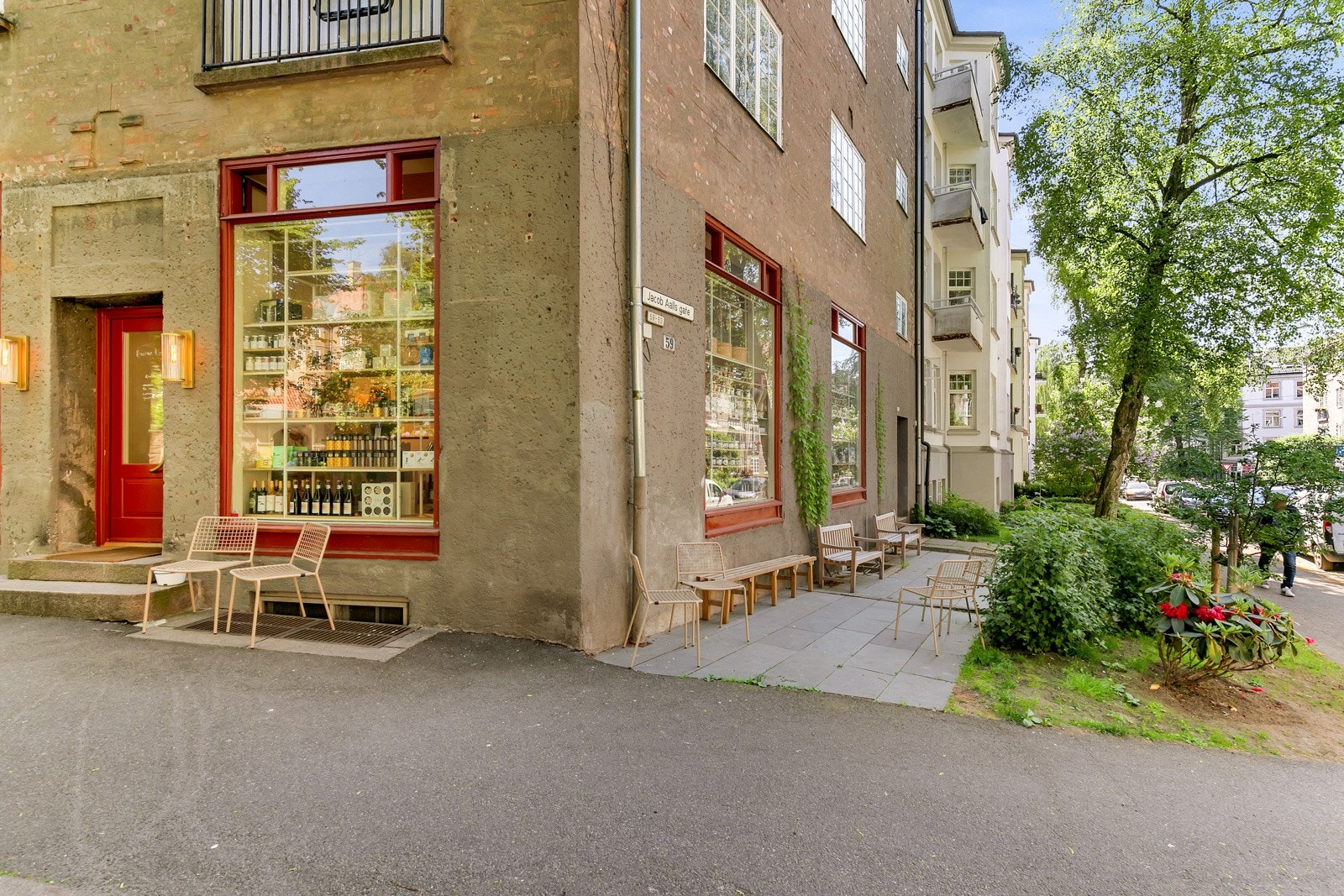 Bogstadveien/ Majorstuen ligger like ved med et bredt utvalg av servicetilbud, kaffebarer, restauranter og butikker. Galleribilde