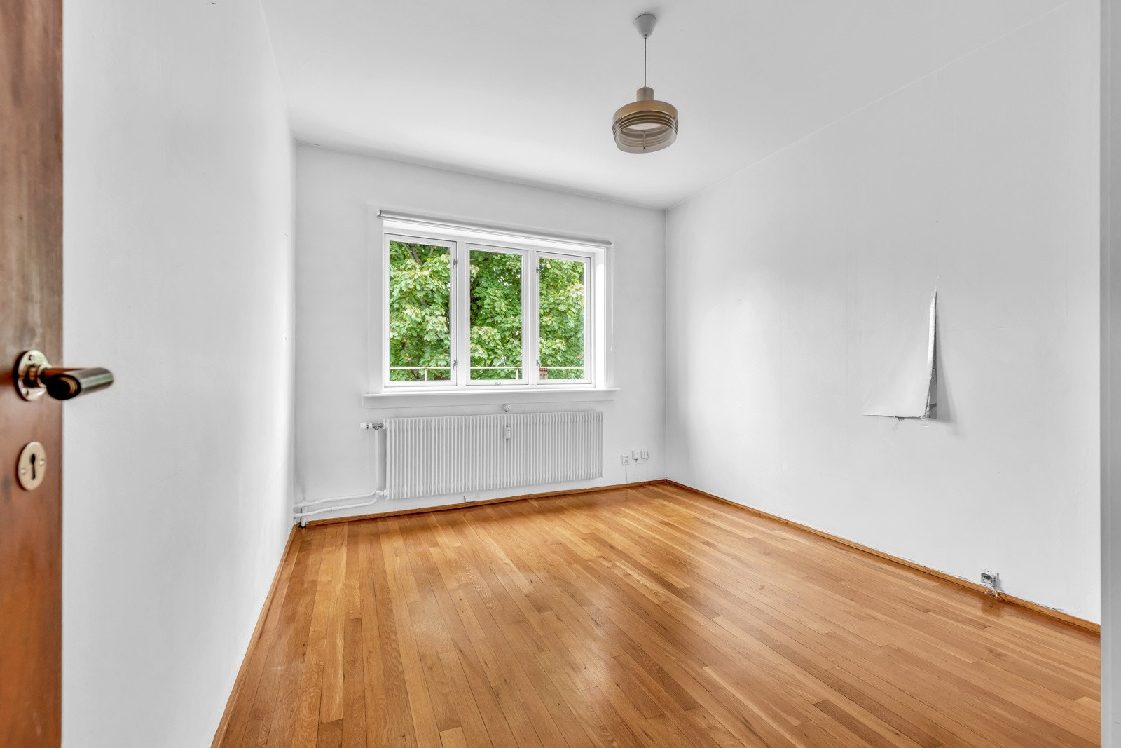 Soverommet på høyre side av kjøkkenet (ikke pikerommet) er 13 kvm. Galleribilde