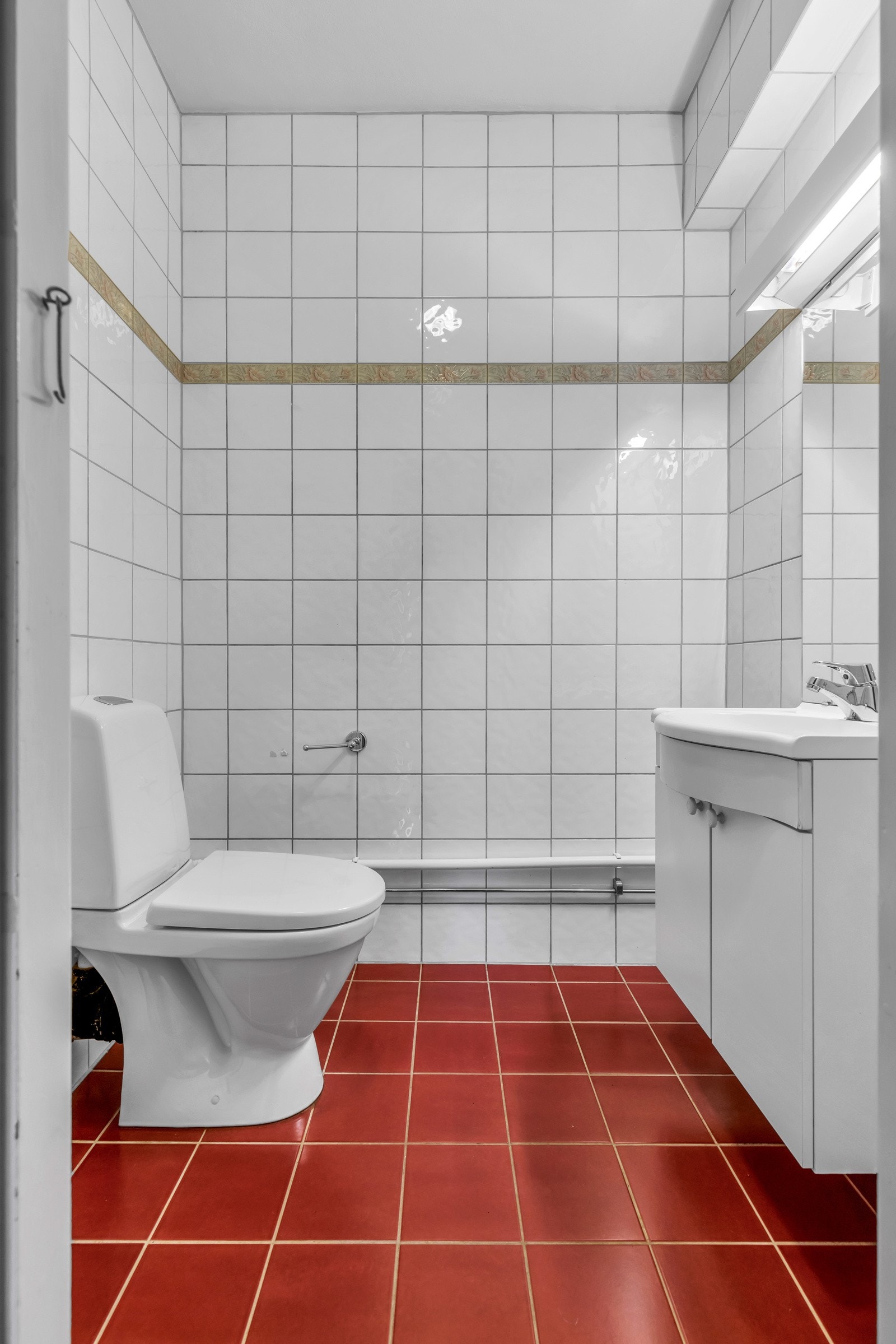 Boligen har 2 separate wc-rom, begge med toalett og servant. Galleribilde