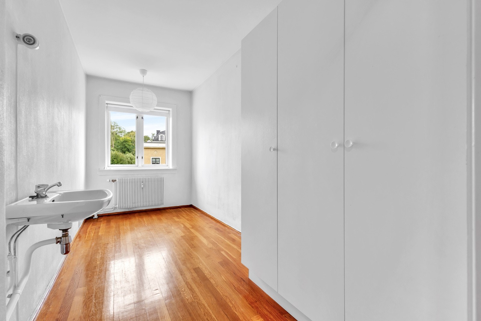 Ett soverom har servant. Galleribilde