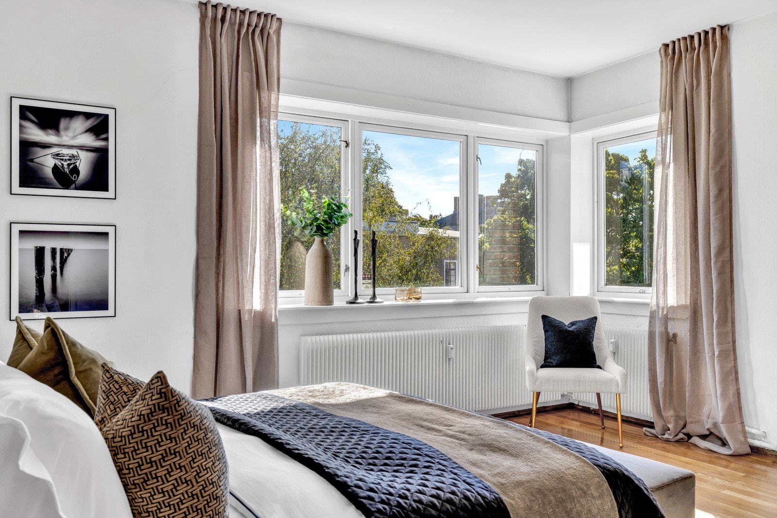 Nydelig utsyn fra vinduene i hovedsoverommet som vender mot Fagerborggata. Galleribilde