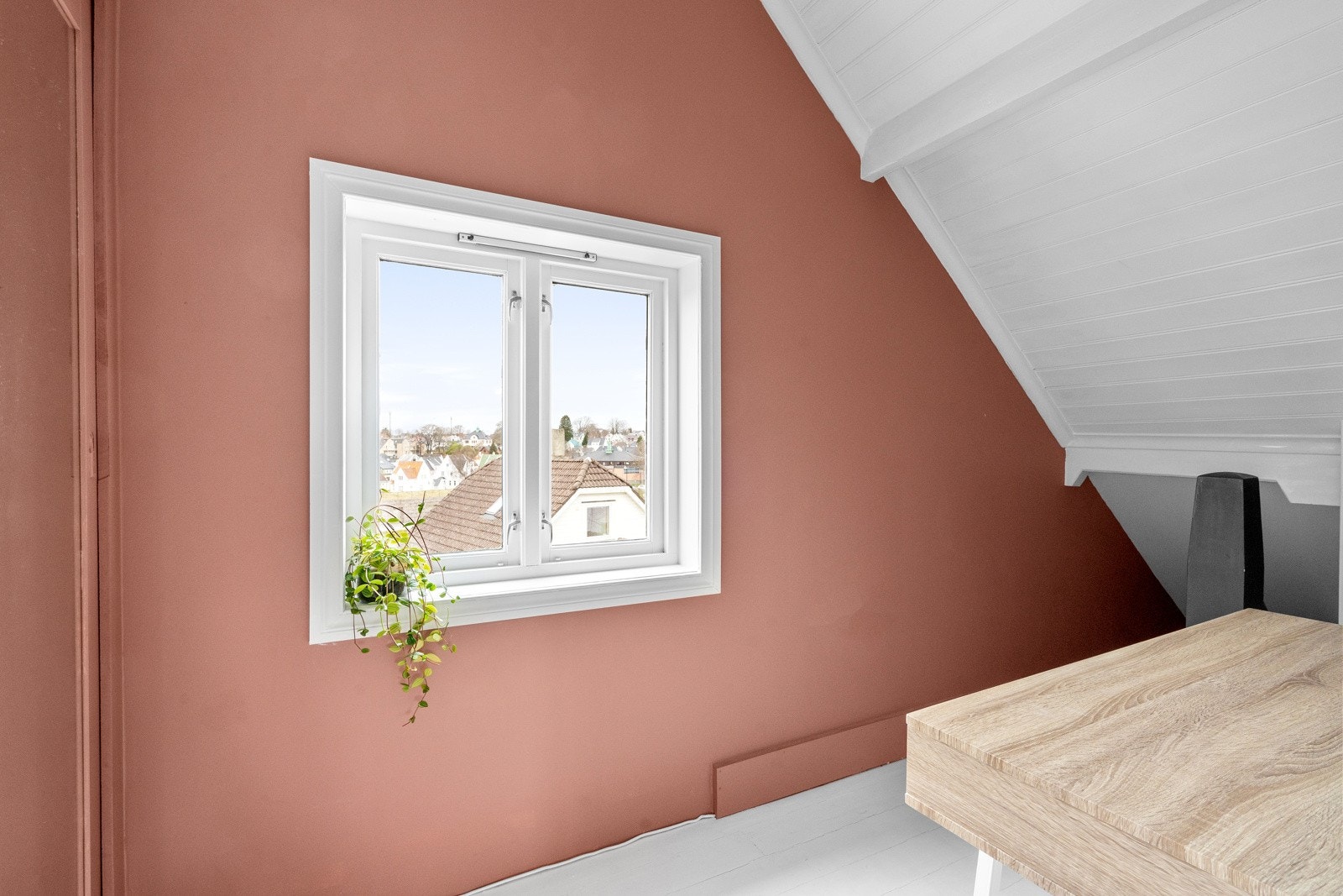 Gang på loft brukes idag som kontor. Galleribilde