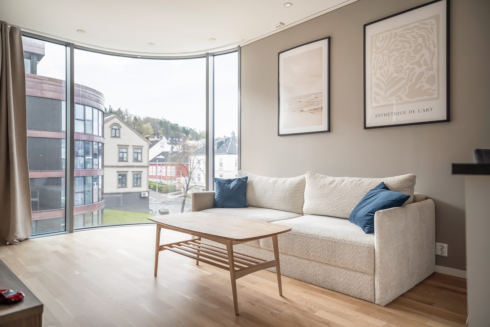 Velkommen til Verftsgata 1 C - en moderne og delikat 2-roms selveierleilighet med svært attraktiv beliggenhet på Solsiden. Galleribilde